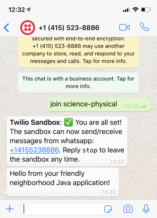 Captura de pantalla de WhatsApp con la activación del sandbox y el primer mensaje recibido
