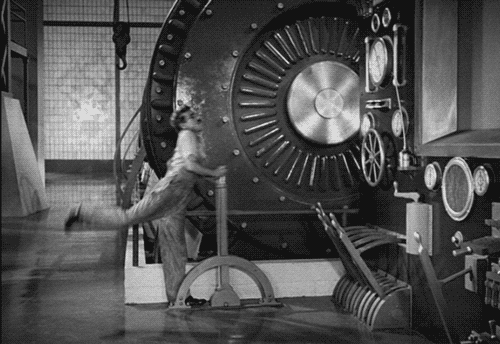 GIF de Charles Chaplin movendo uma alavanca - filme Tempos Modernos