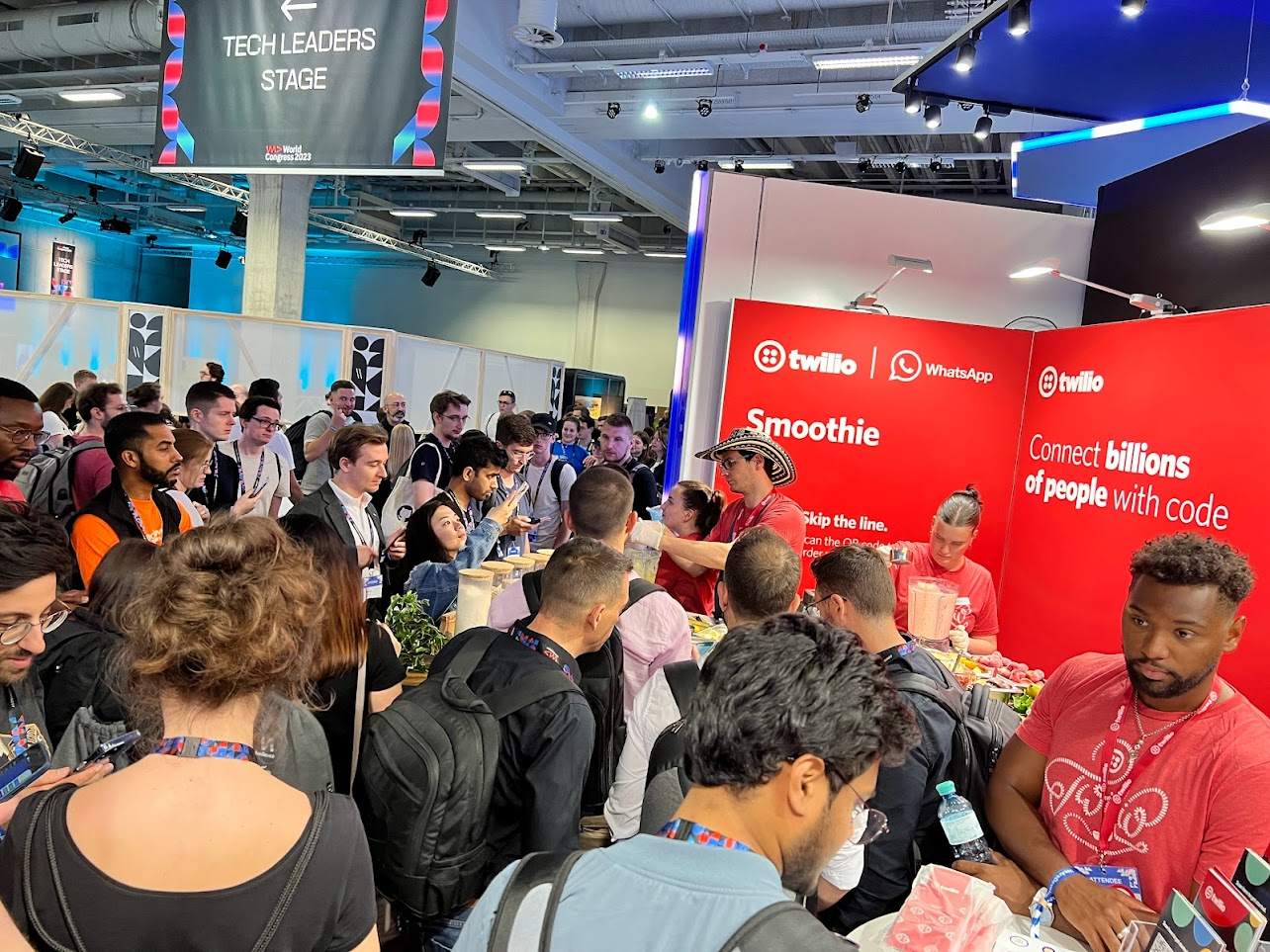 Besucher am Twilio Stand