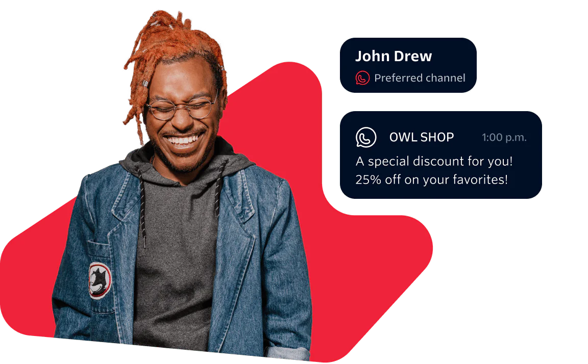 Smiling man with dreadlocks receiving a 25% discount message from Owl Shop.