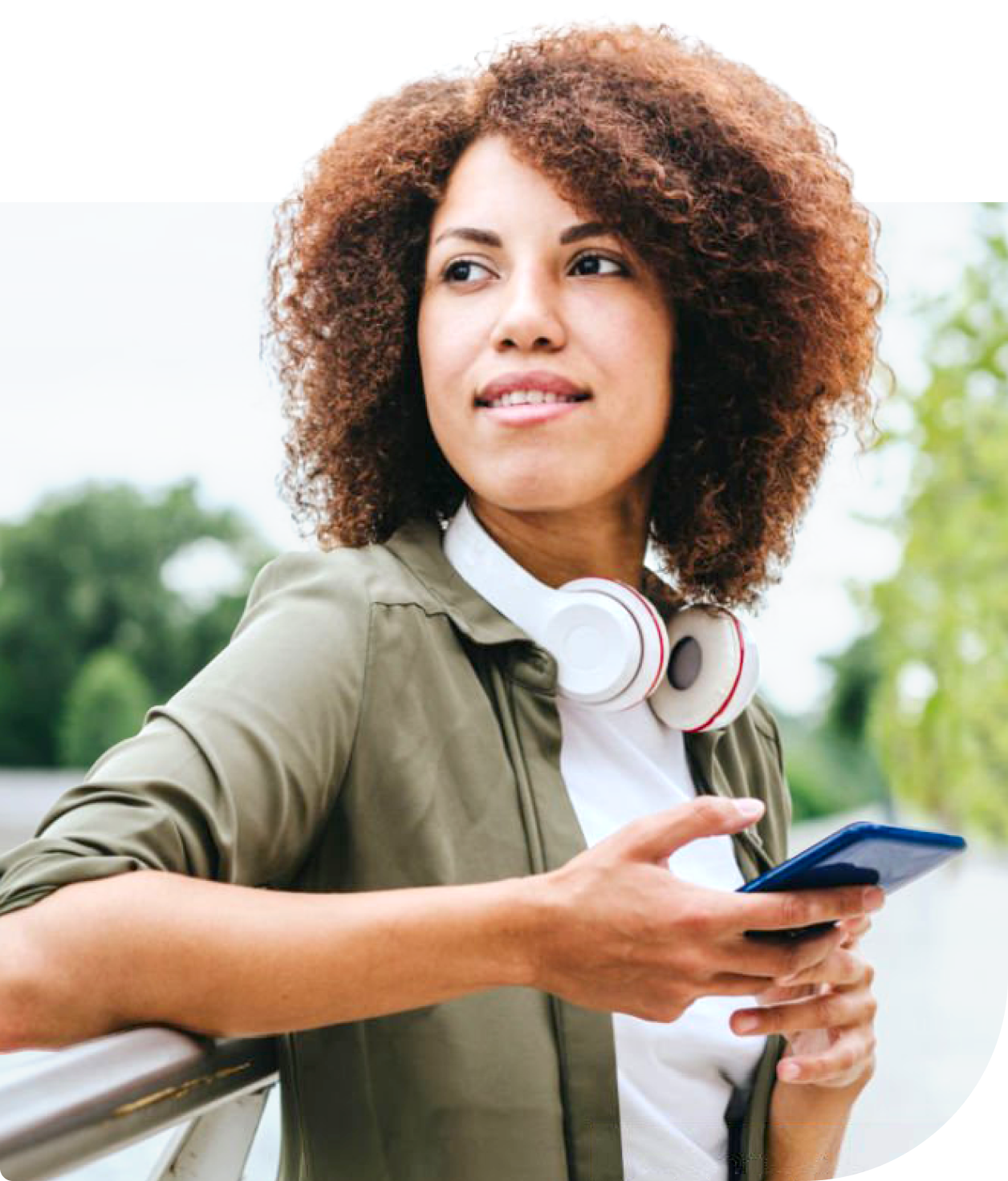 Woman smiling with a computer.