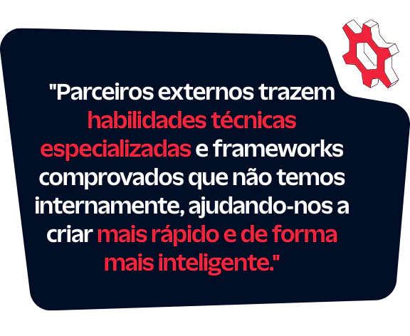 Citação que enfatiza o valor de parceiros externos por suas habilidades especializadas e por possibilitarem uma criação mais rápida e inteligente.